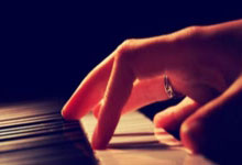 欧博官网：范志毅谈国足丢球：疯抢的时候背着手防守有效吗？大家早点睡吧.